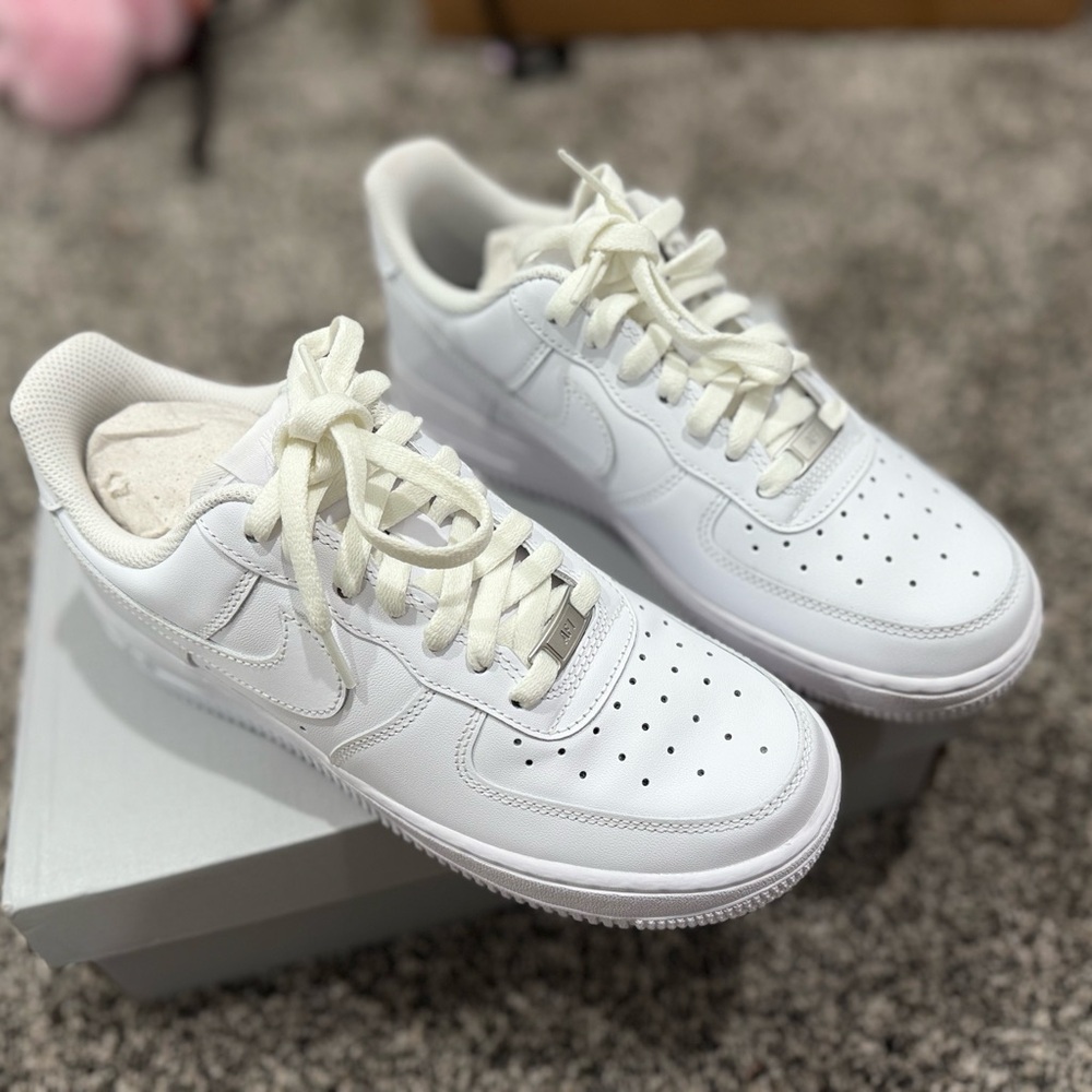 Nike Women's Air Force 1 '07 Shoes - Picture 2 of 2